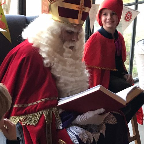 Sinterklaas met het grote boek
