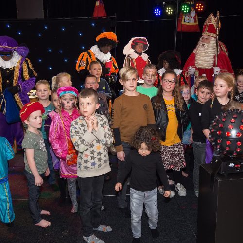 Sinterklaas op een feest